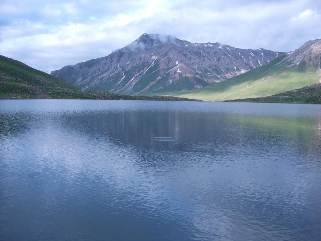 Golden Hopes Group Of Houseboats Hotel Srinagar  Bagian luar foto