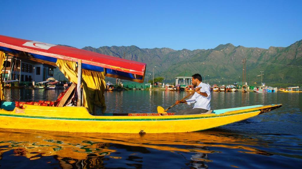 Golden Hopes Group Of Houseboats Hotel Srinagar  Bagian luar foto