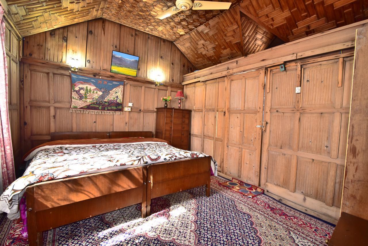 Golden Hopes Group Of Houseboats Hotel Srinagar  Bagian luar foto