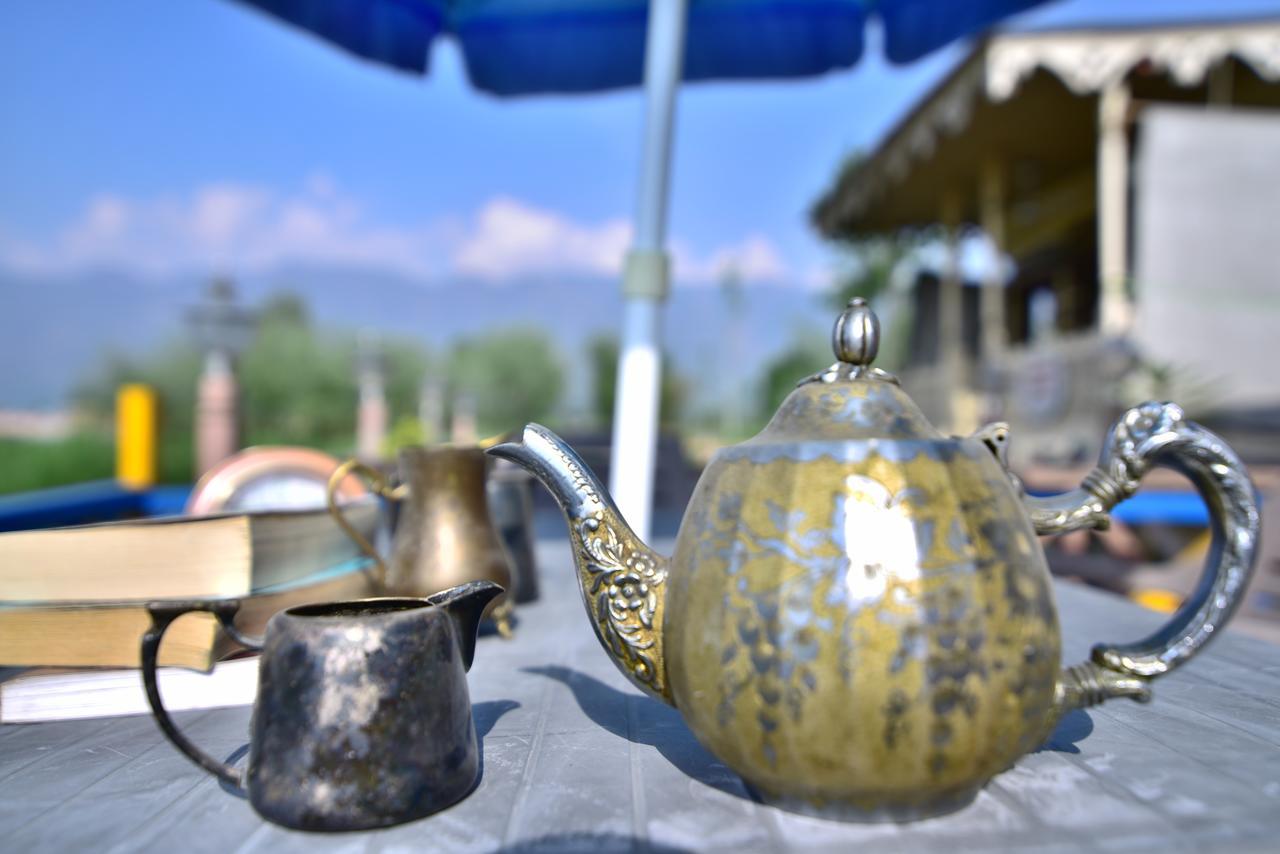 Golden Hopes Group Of Houseboats Hotel Srinagar  Bagian luar foto