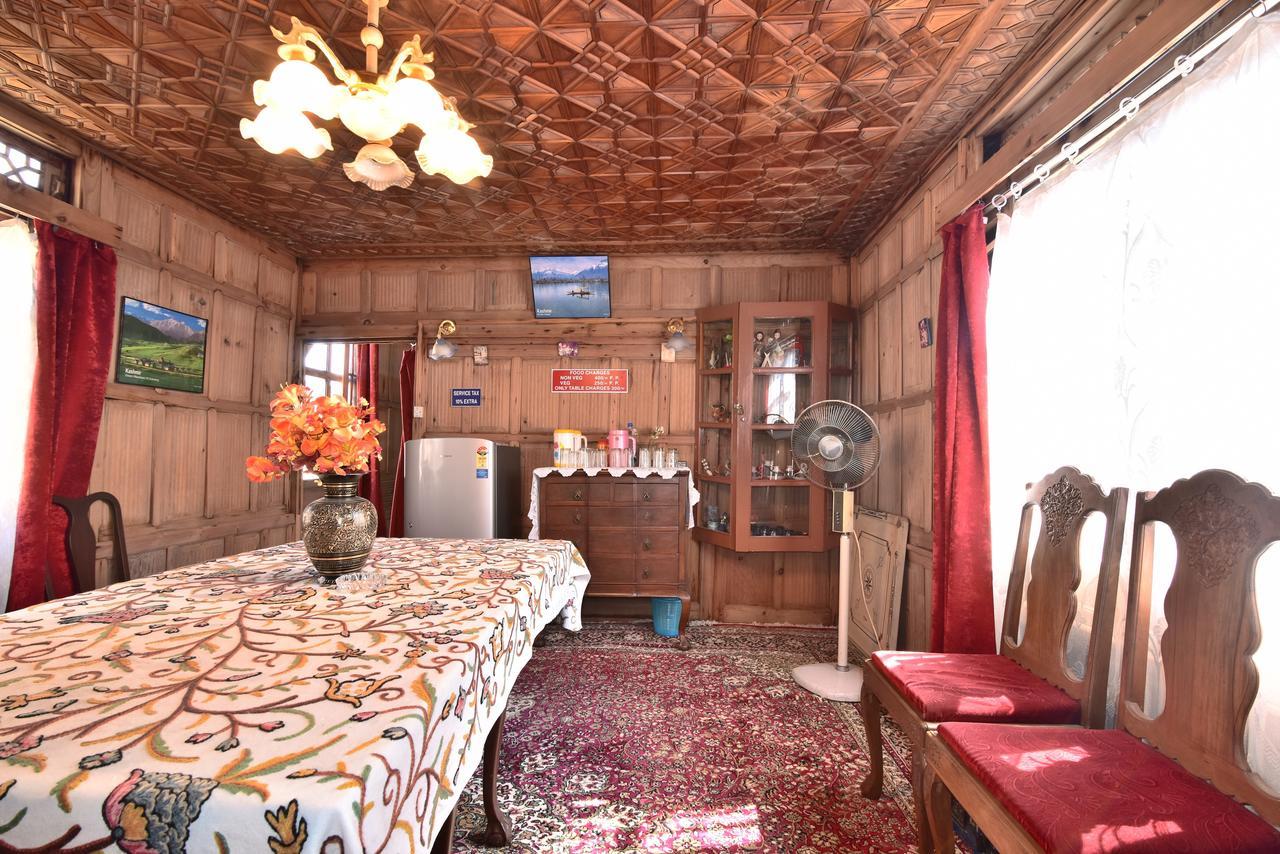 Golden Hopes Group Of Houseboats Hotel Srinagar  Bagian luar foto