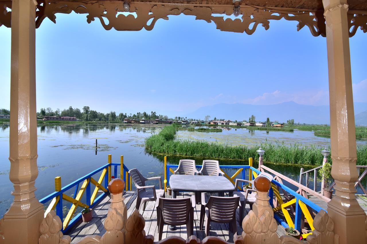 Golden Hopes Group Of Houseboats Hotel Srinagar  Bagian luar foto