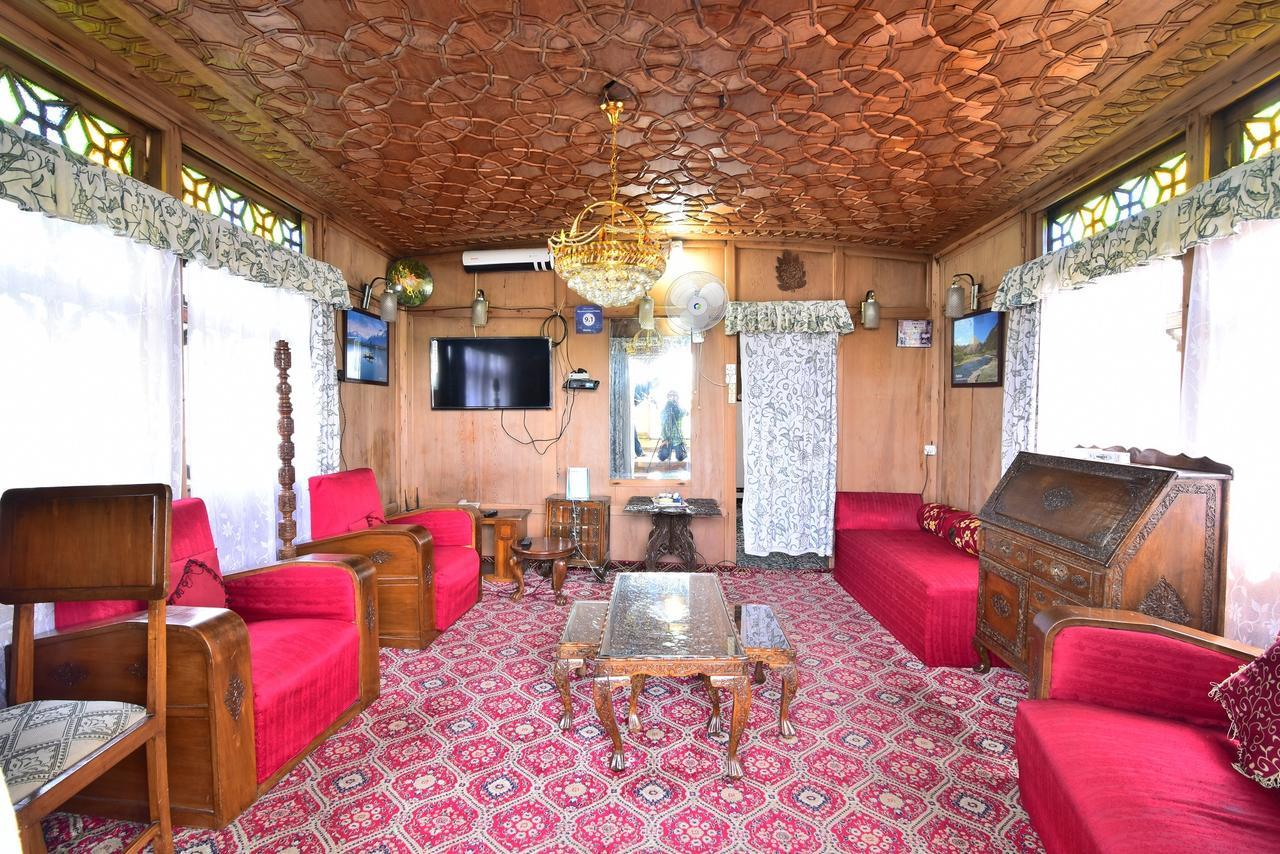 Golden Hopes Group Of Houseboats Hotel Srinagar  Bagian luar foto