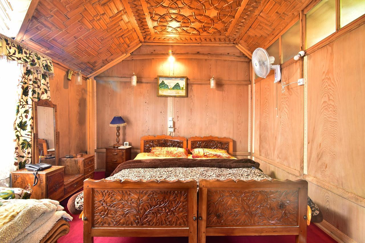Golden Hopes Group Of Houseboats Hotel Srinagar  Bagian luar foto
