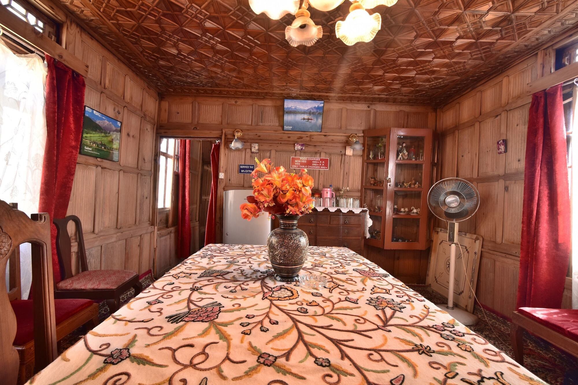 Golden Hopes Group Of Houseboats Hotel Srinagar  Bagian luar foto