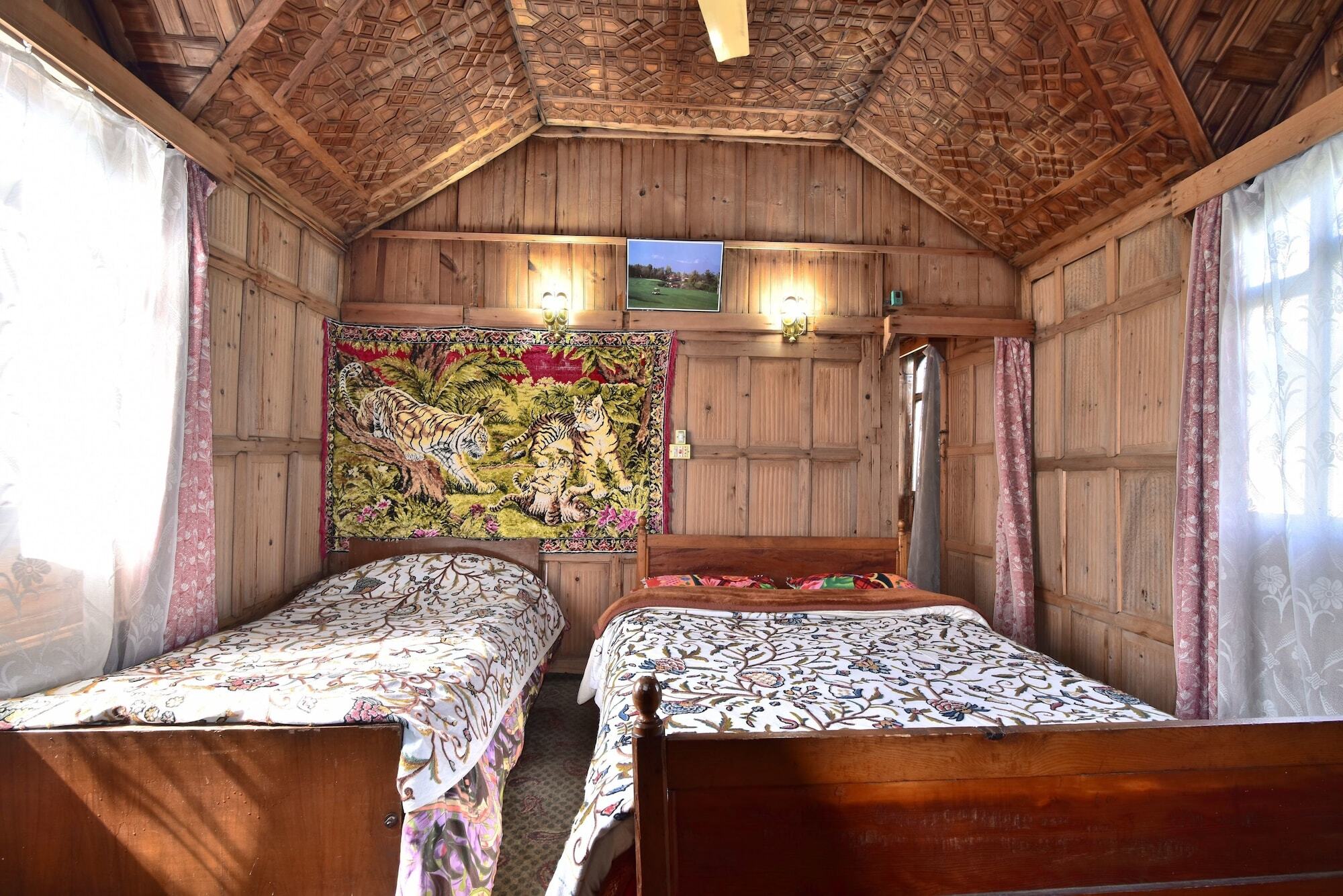 Golden Hopes Group Of Houseboats Hotel Srinagar  Bagian luar foto